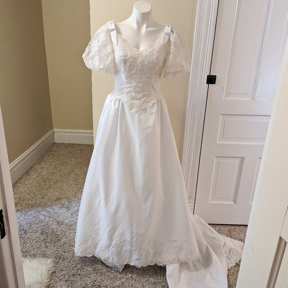 Vintage | Dresses | Vintage White Wedding Dress W Lace Bodice And Puffy ...